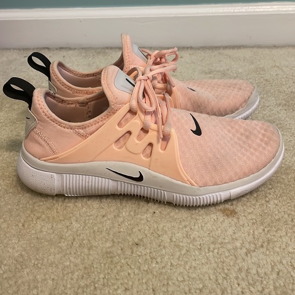 nike acalme washed coral